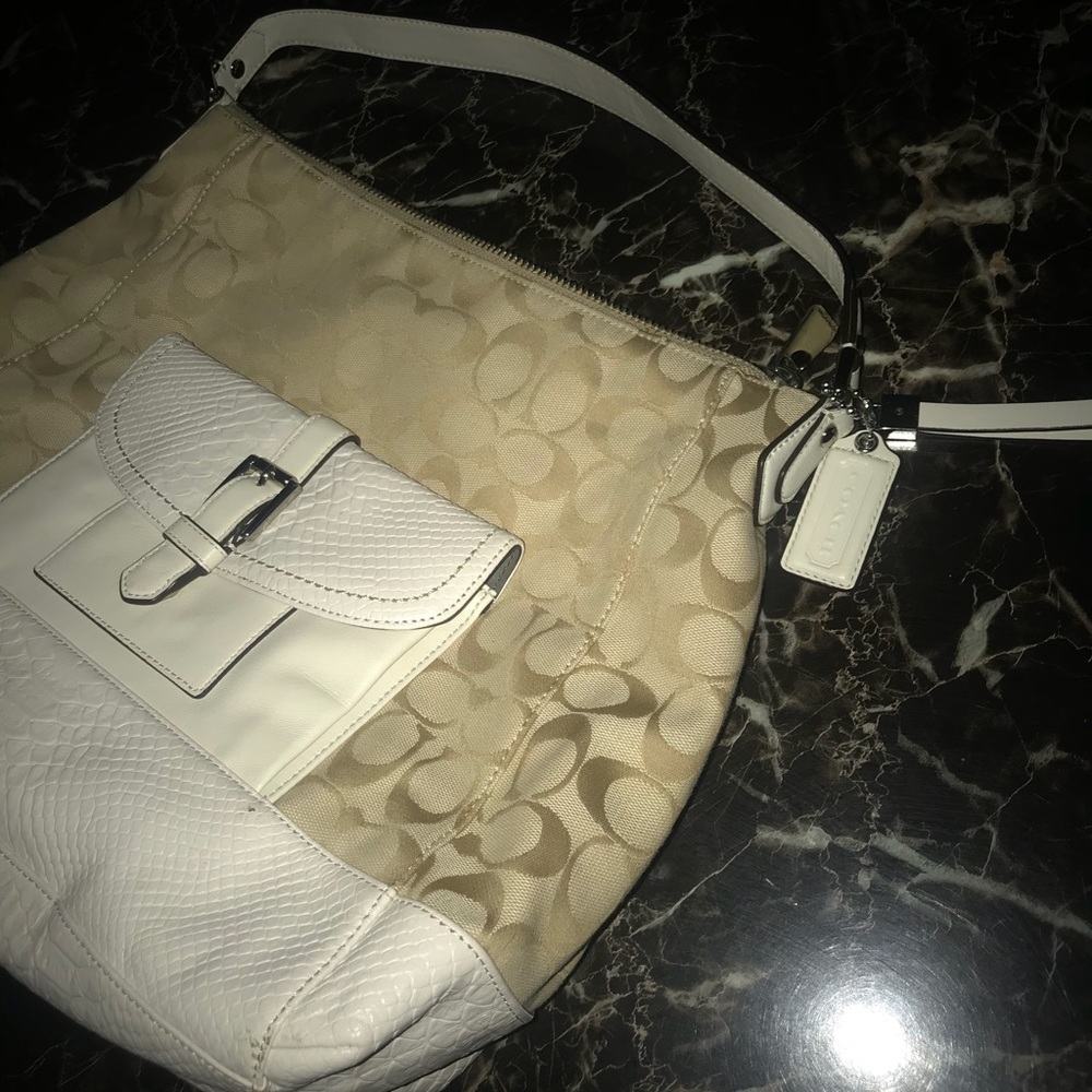 Coach Handbag - Picture 4 of 8